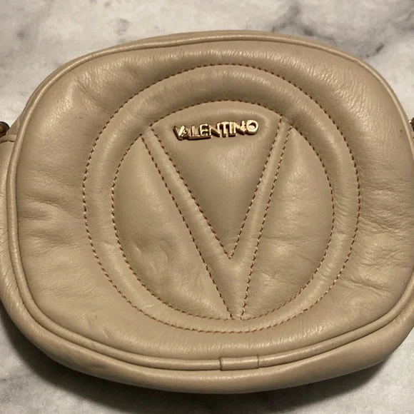 Valentino Cream Quilted Crossbody Bag with Gold Chain - Picture 4 of 16